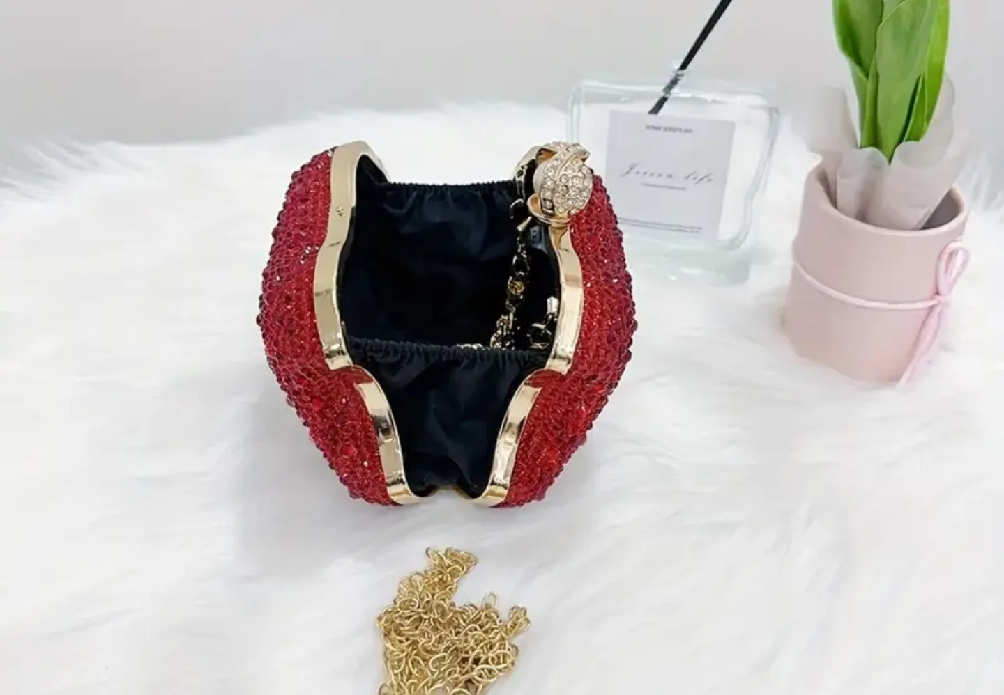 Red Crystal Apple-Shaped Evening Clutch image indicator(3)