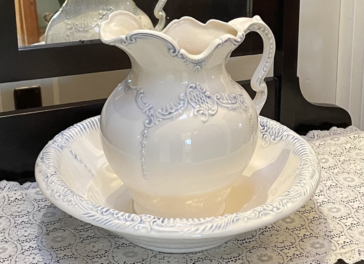 Ceramic Wash Basin and Pitcher Set