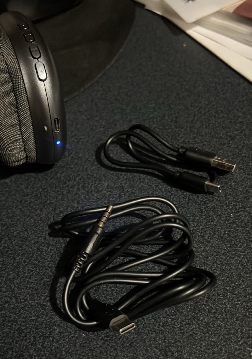 Wireless Bluetooth Headphones with Aux Cable & charger - photo 4