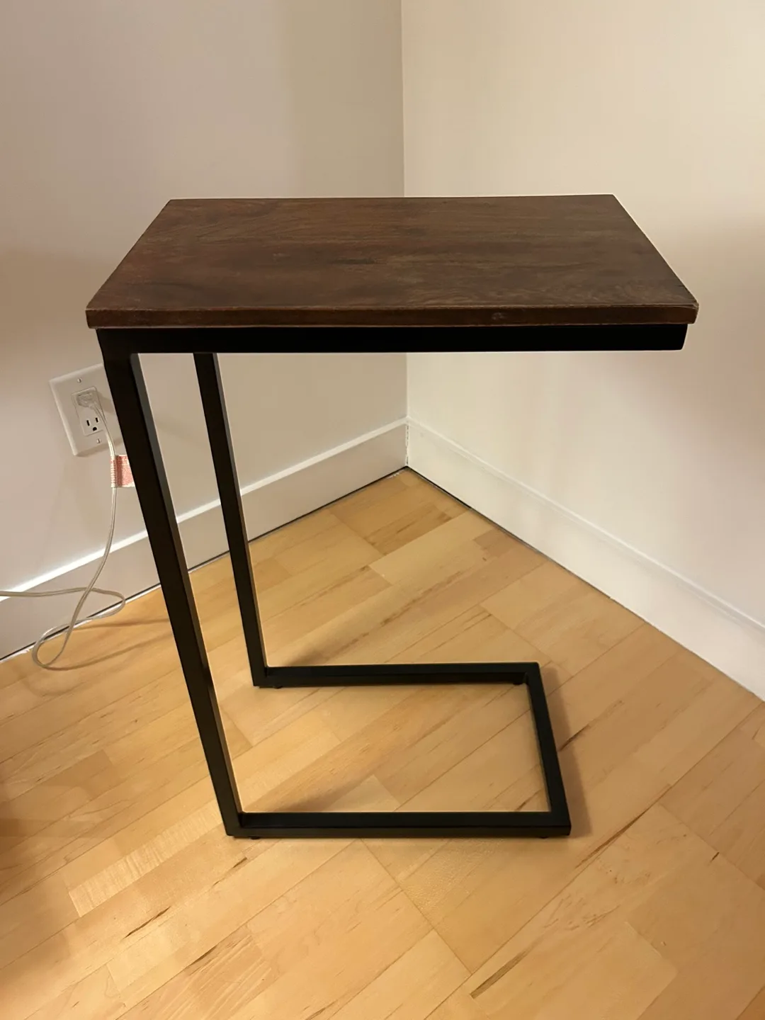 C-Shaped Side Table image indicator(2)