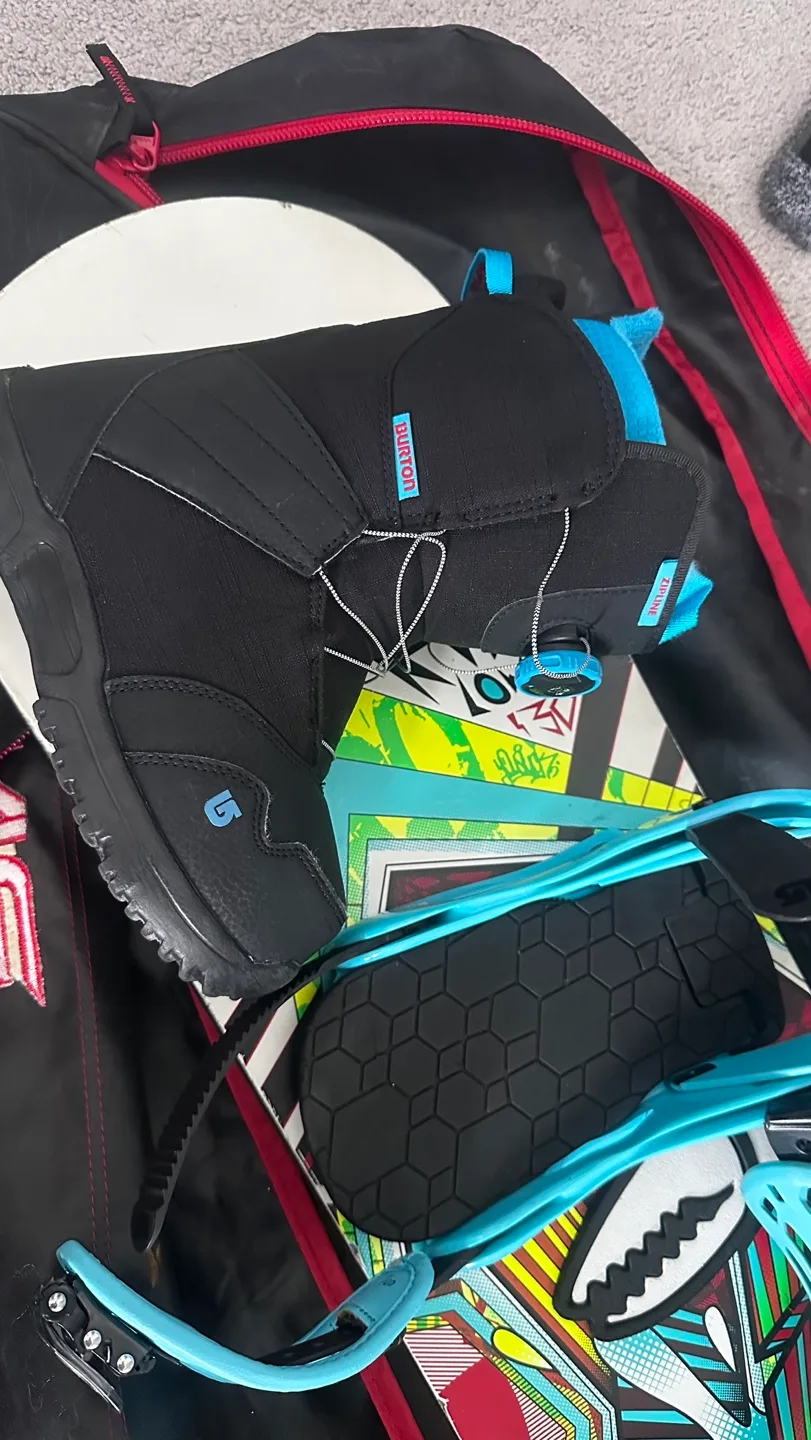 Youth Burton Snowboard Package image indicator(3)