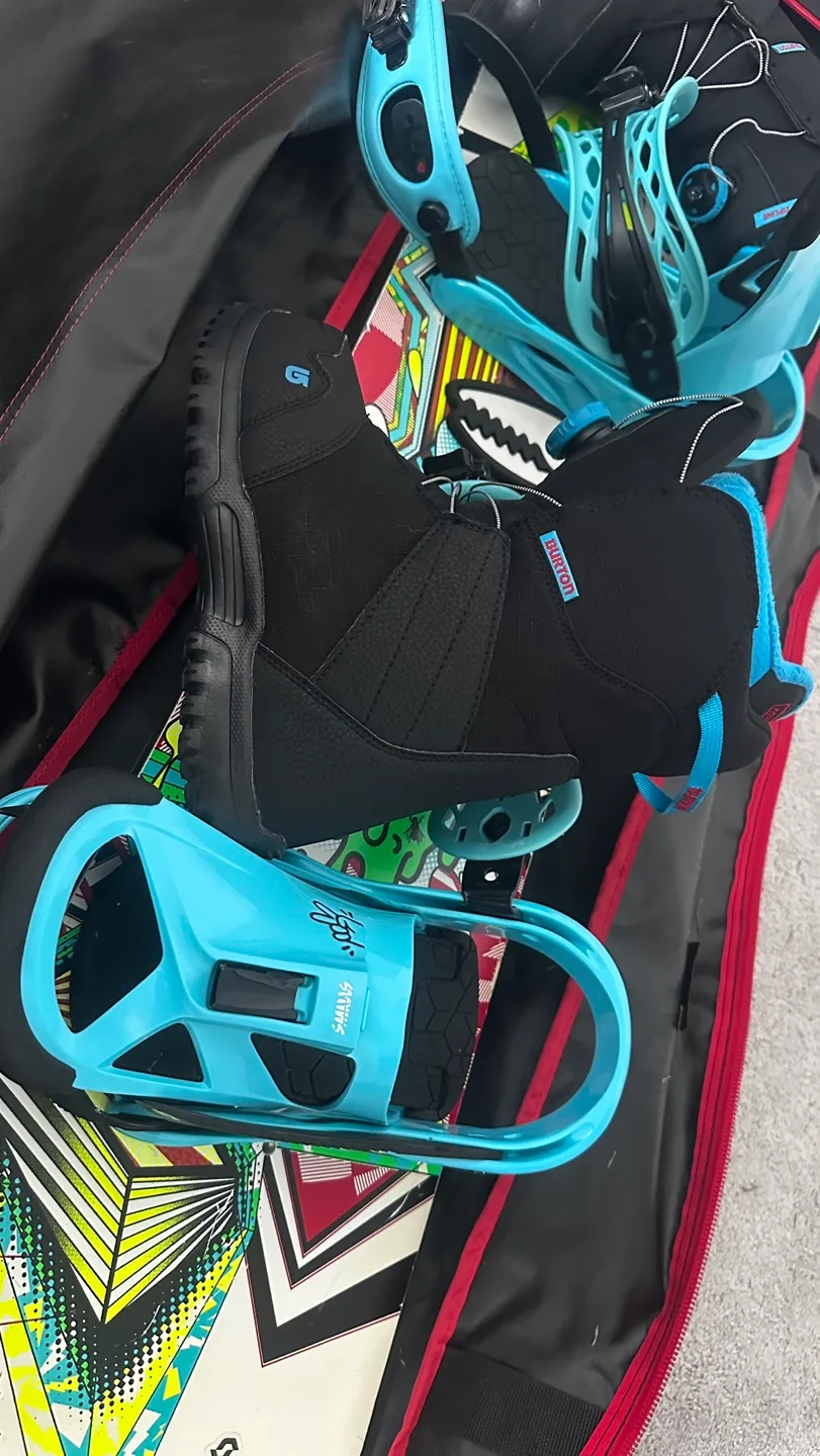 Youth Burton Snowboard Package image indicator(4)