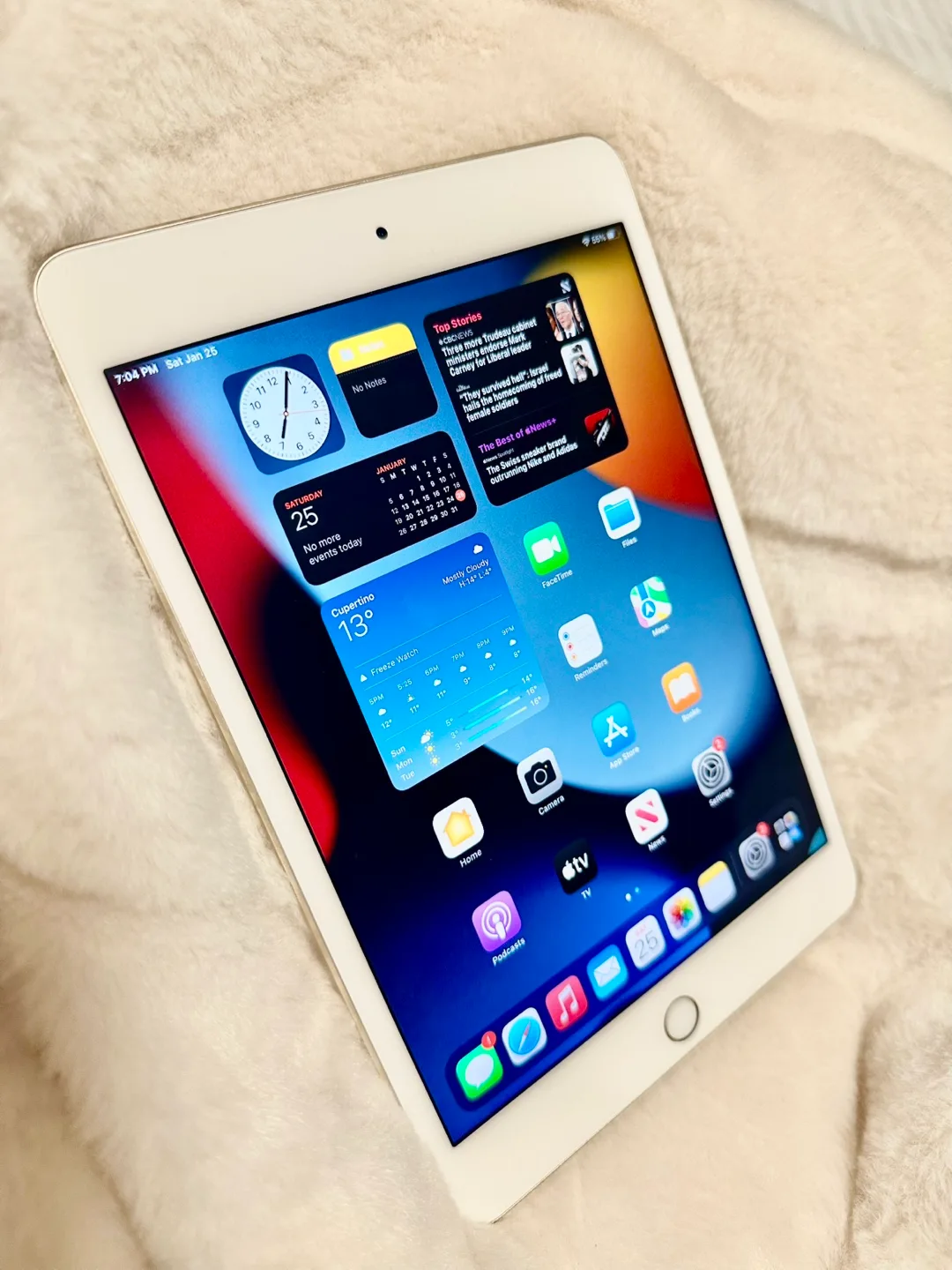 Gold iPad Mini 4 - 128gb image indicator(2)