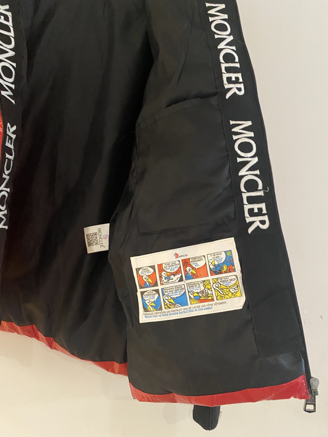 Moncler Red Shiny Puffer Jacket Size M - photo 4