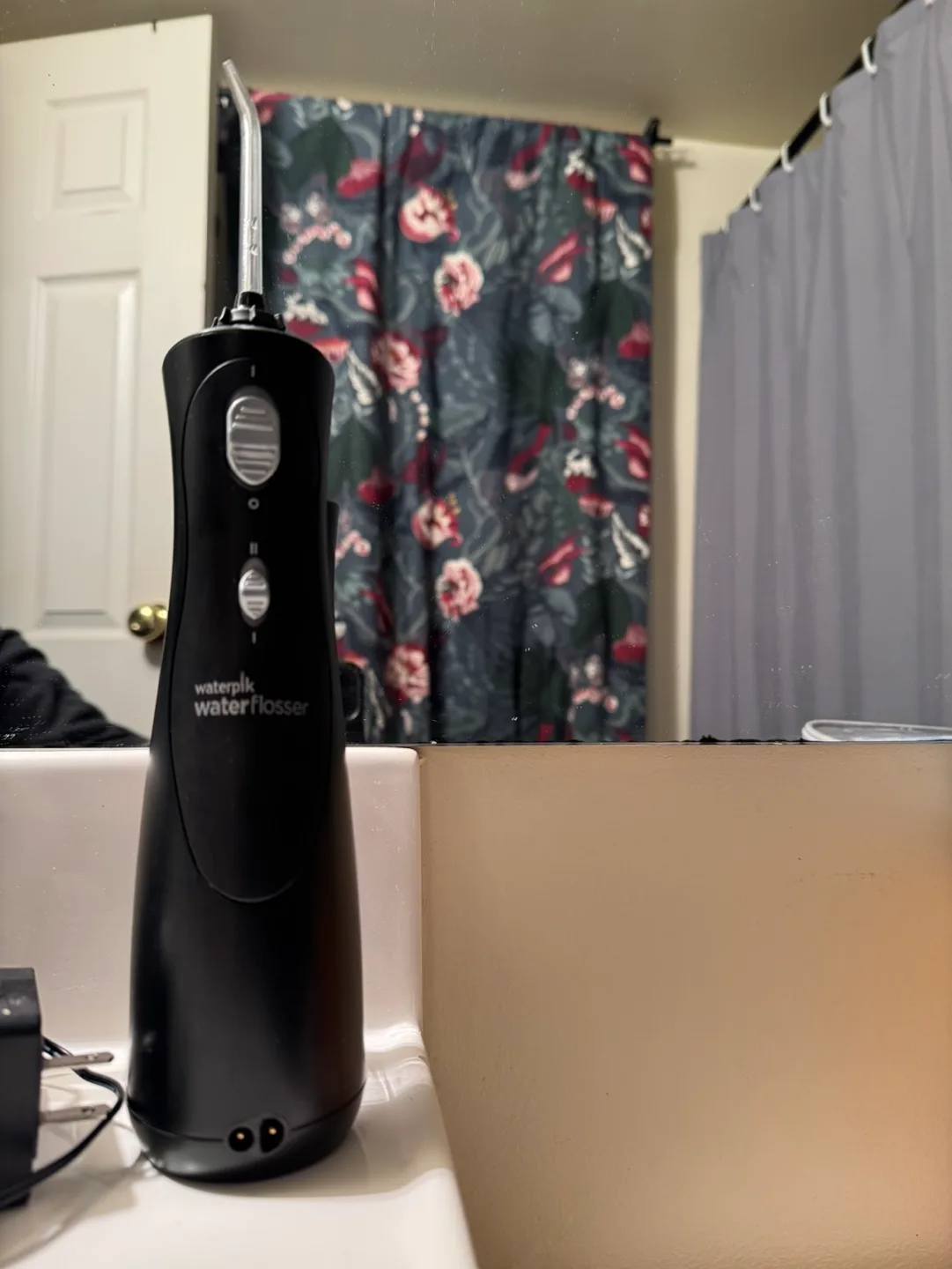 Waterpik Black Cordless Plus Water Flosser. image indicator(2)