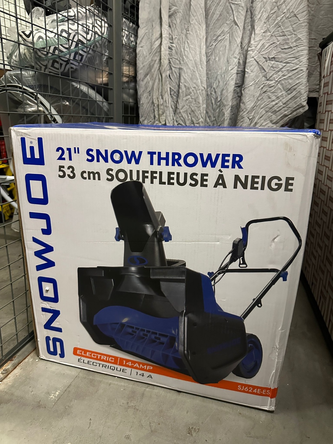 Brand new Snow Joe 21-inch 14-Amp Electric Snow Blower - photo 2