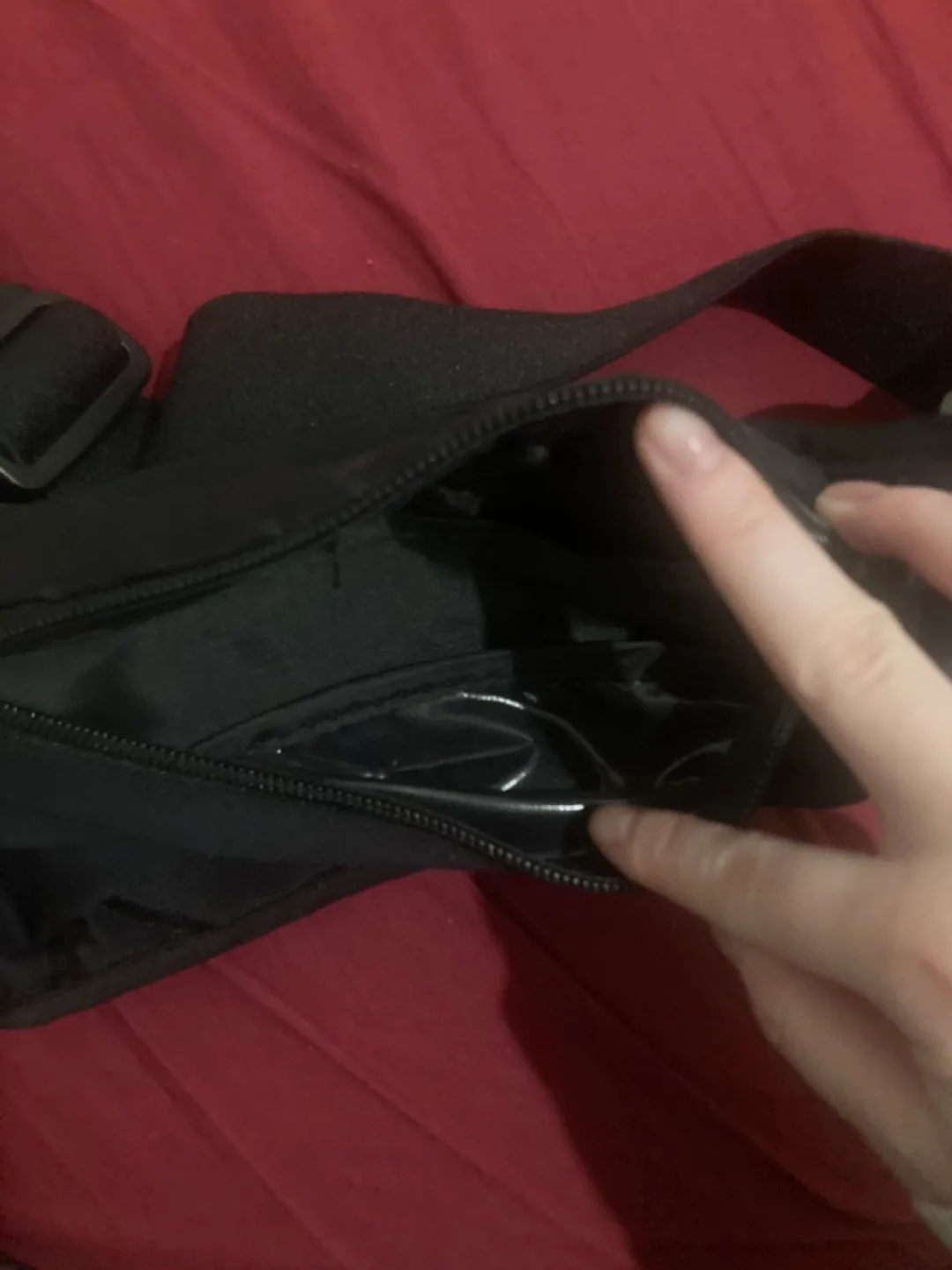 Mycarbon Black Running Fanny Pack image indicator(2)