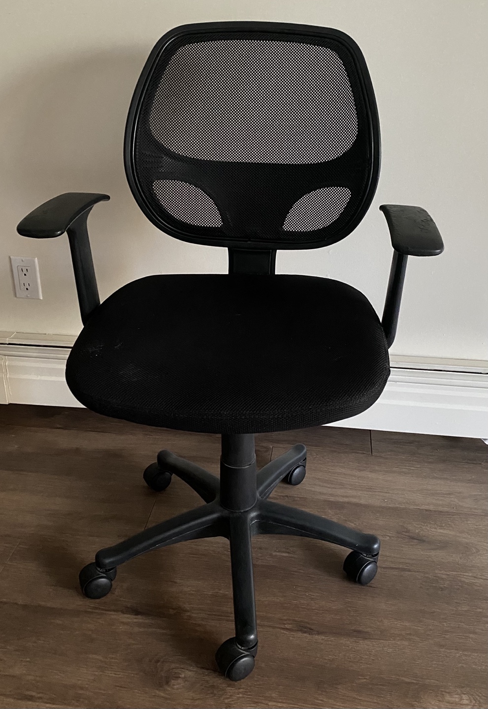 Black Mesh Office Chair with Armrests