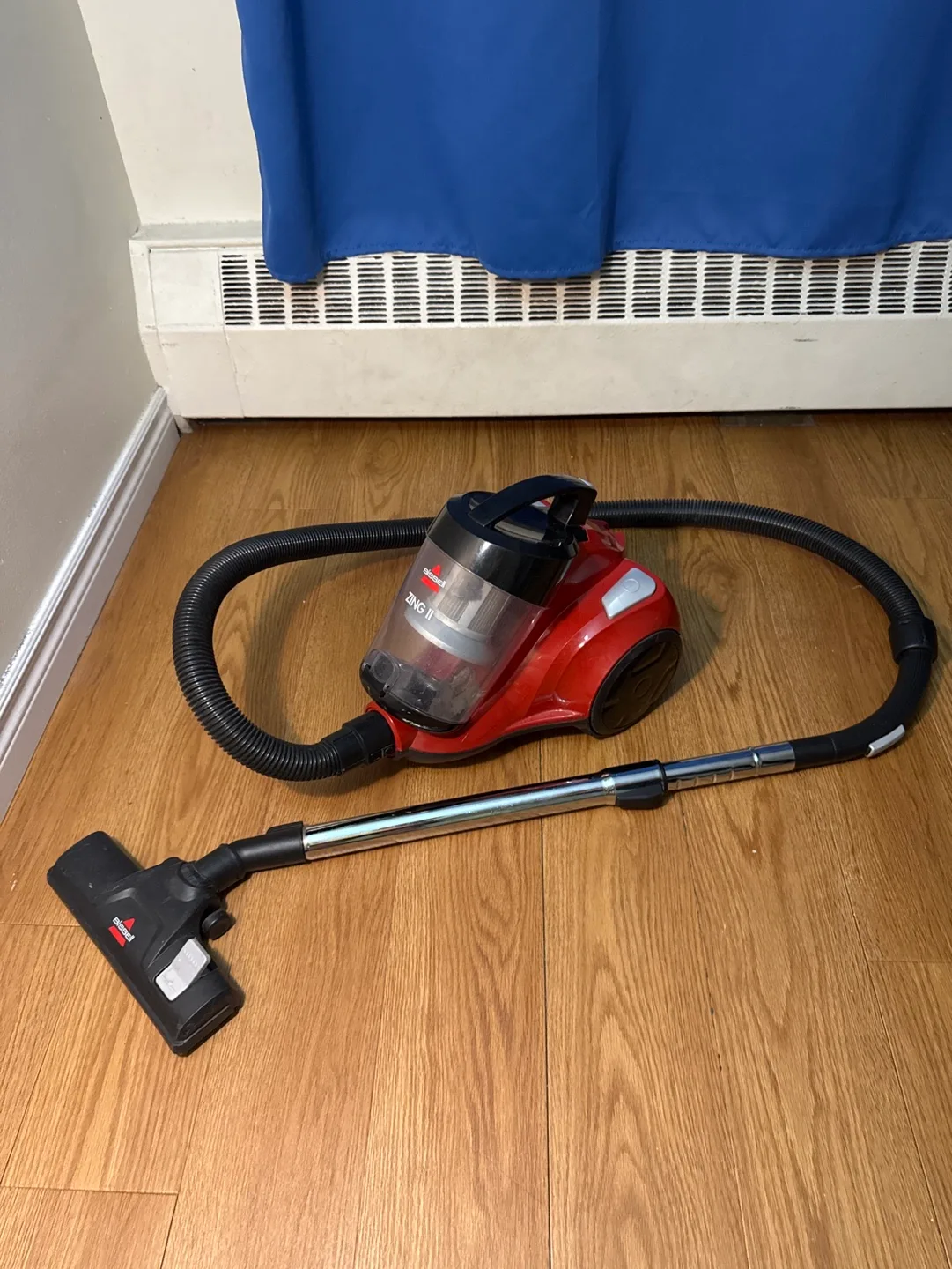Bissell Zing II Lightweight Bagless Vacuum Cleaner thumbnail