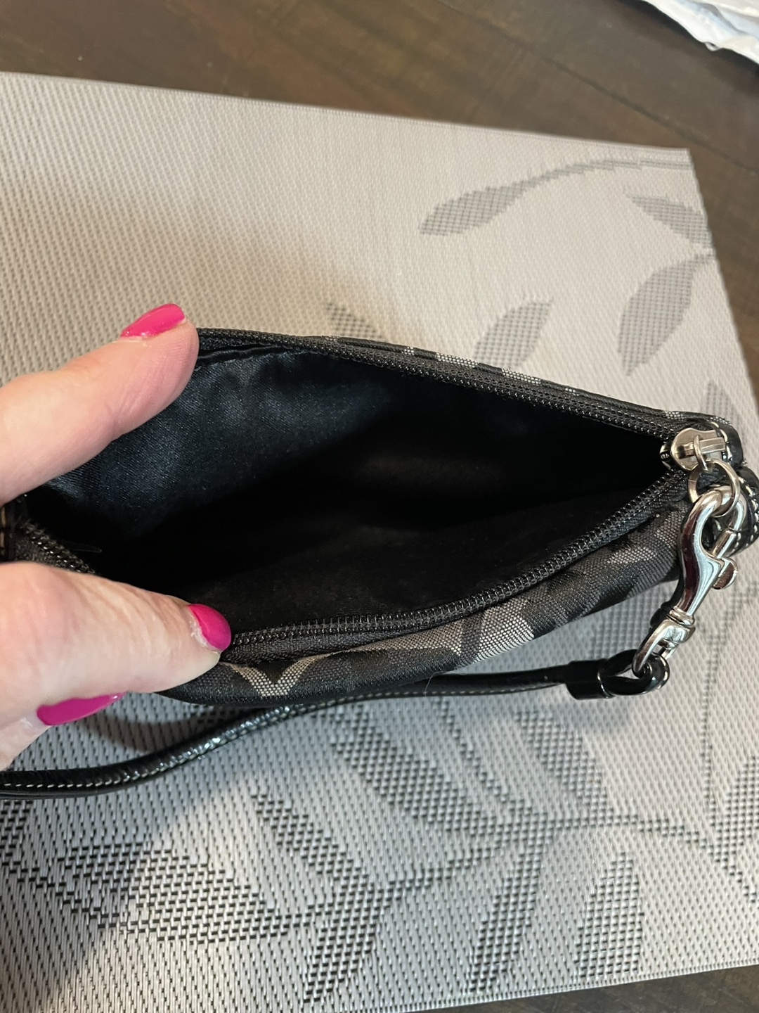 Coach Wristlet Black and Grey Signature C's - photo 3