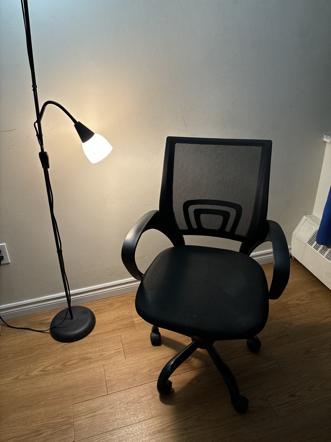 Black Mesh Office Chair with Wheels