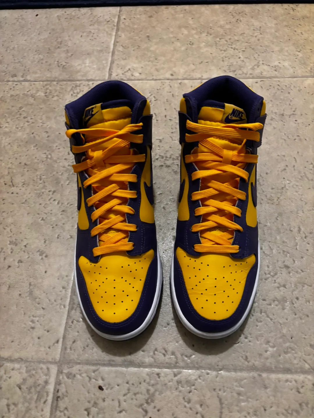 Nike dunk High Lakers (2022) image indicator(3)