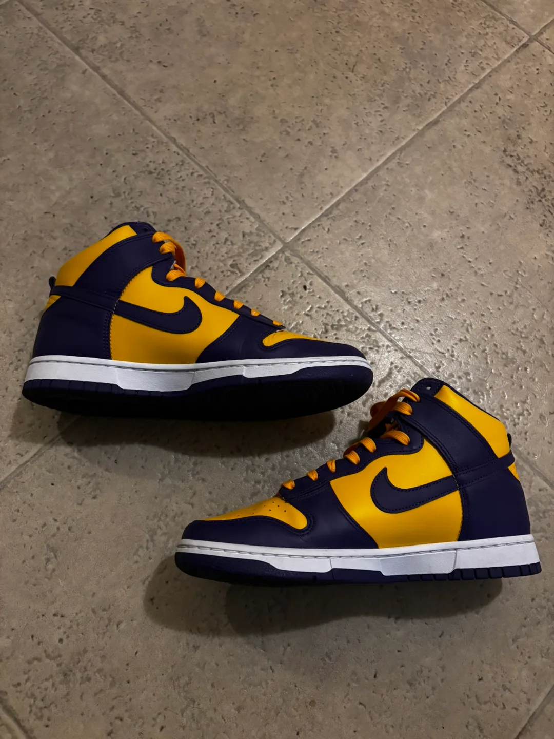 Nike dunk High Lakers (2022) image indicator(2)