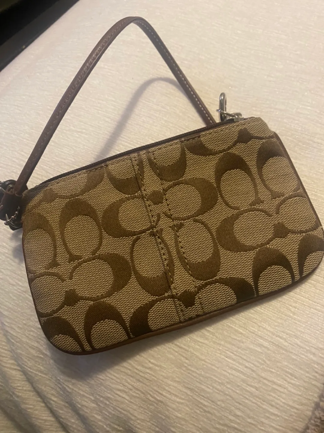 Coach Wristlet image indicator(4)