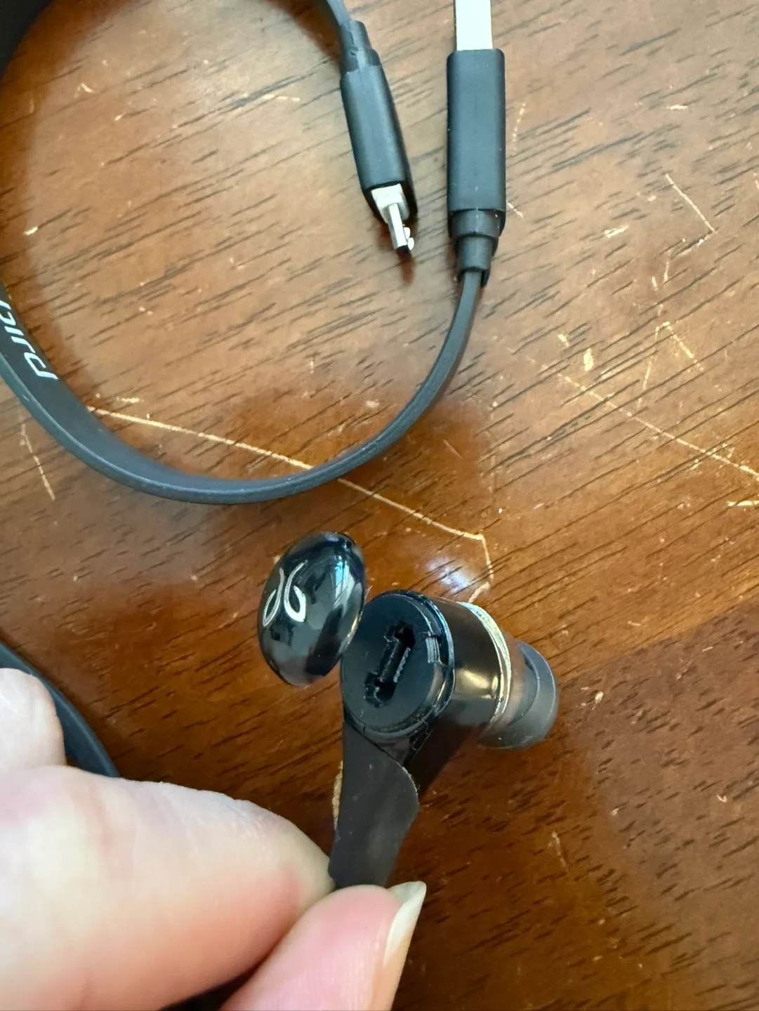 JBL Reflect Flow Pro Wireless Earbuds image indicator(5)