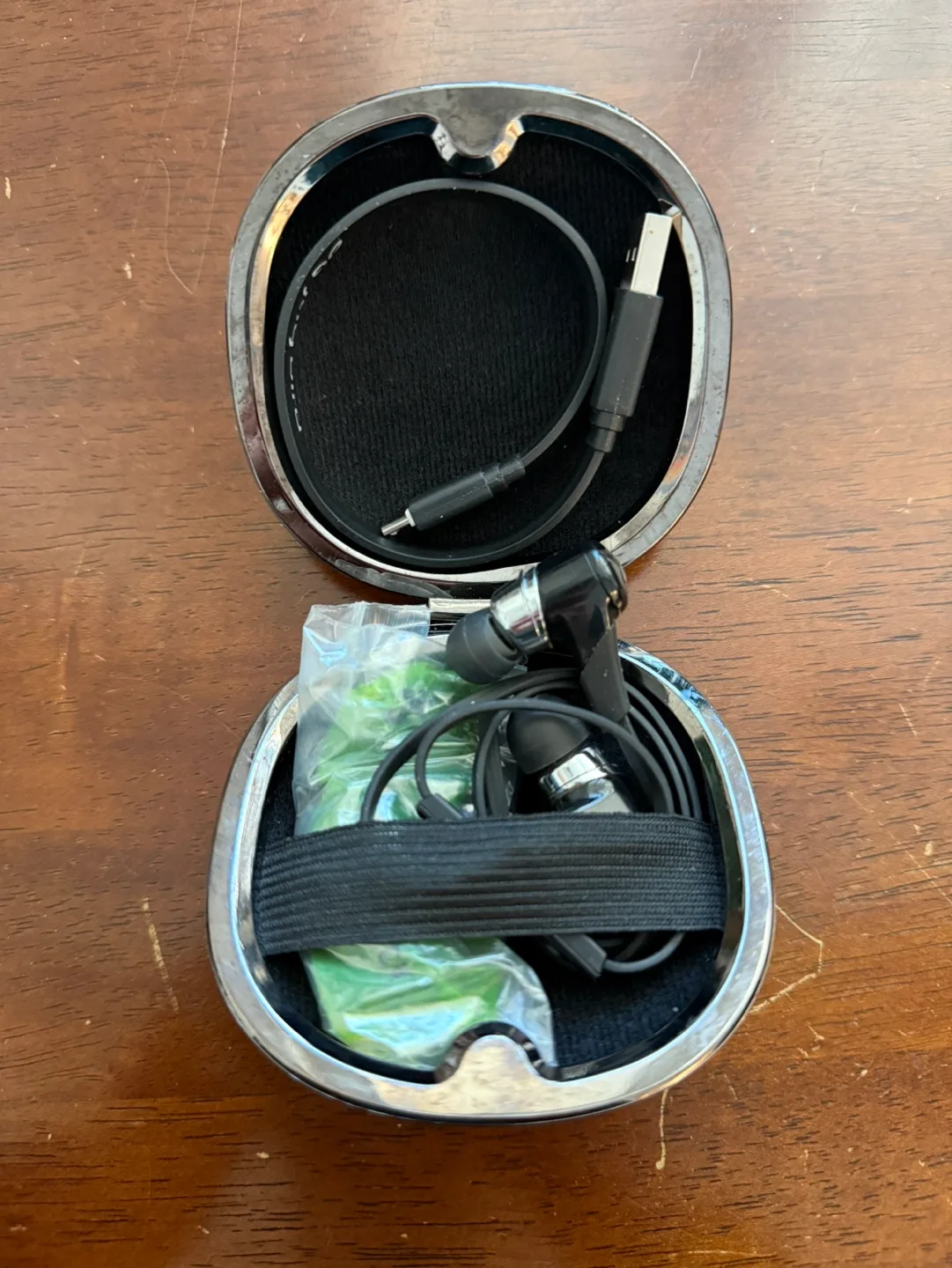 JBL Reflect Flow Pro Wireless Earbuds image indicator(2)