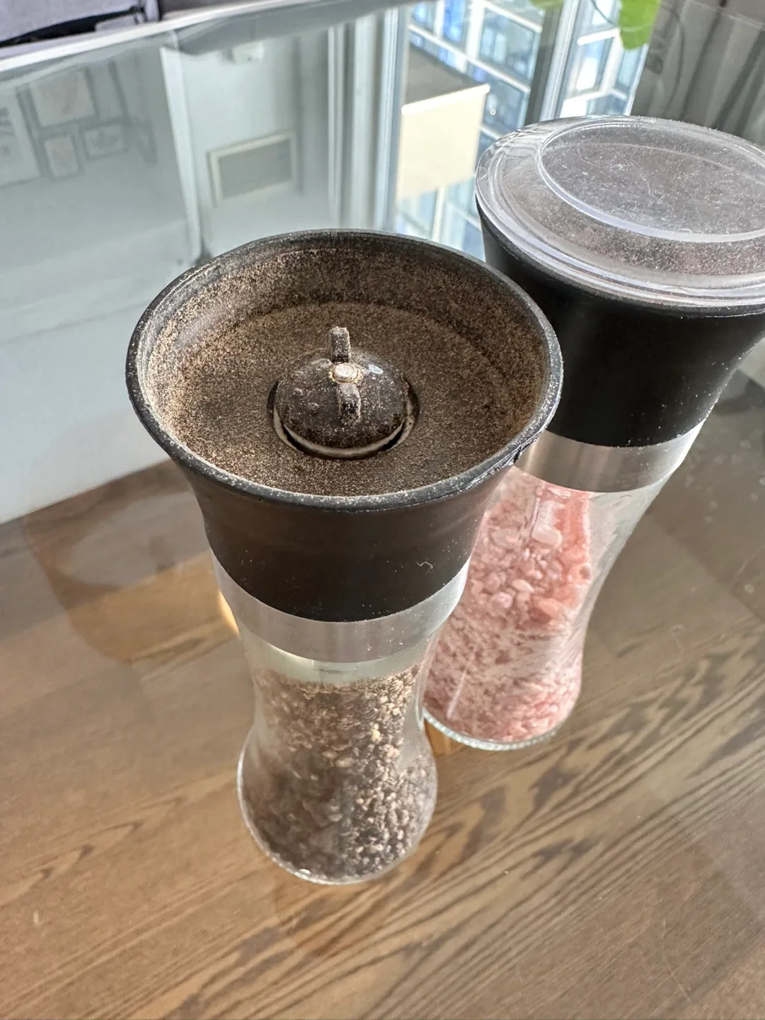 Salt and Pepper Grinder Set image indicator(2)