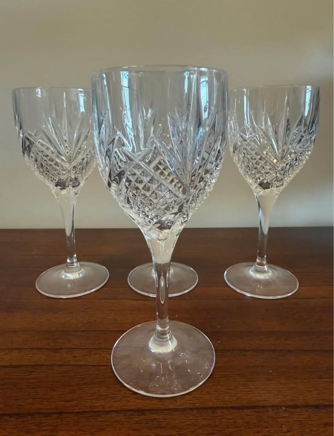 Set of Four Crystal Wine Glasses image indicator(2)