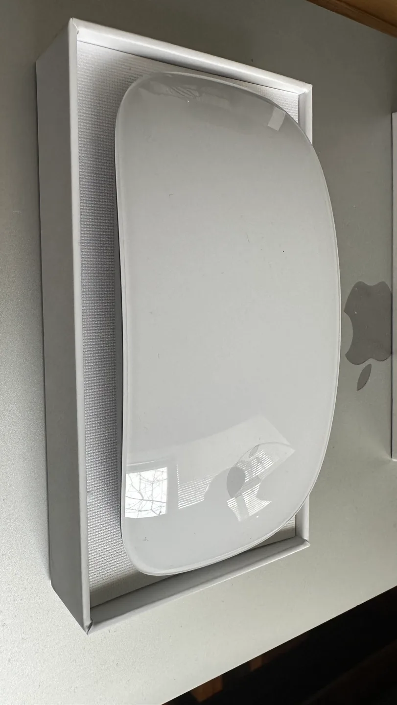 New Apple Magic Mouse with USB-C Charging Cable image indicator(2)