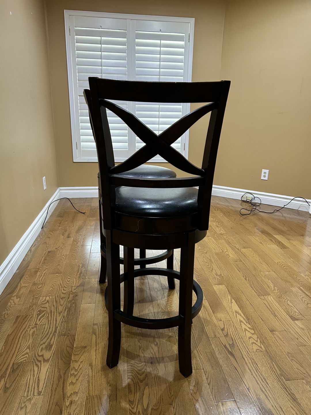 Pair of Dark Brown Bar Stools with Black leatherette Seats - photo 4