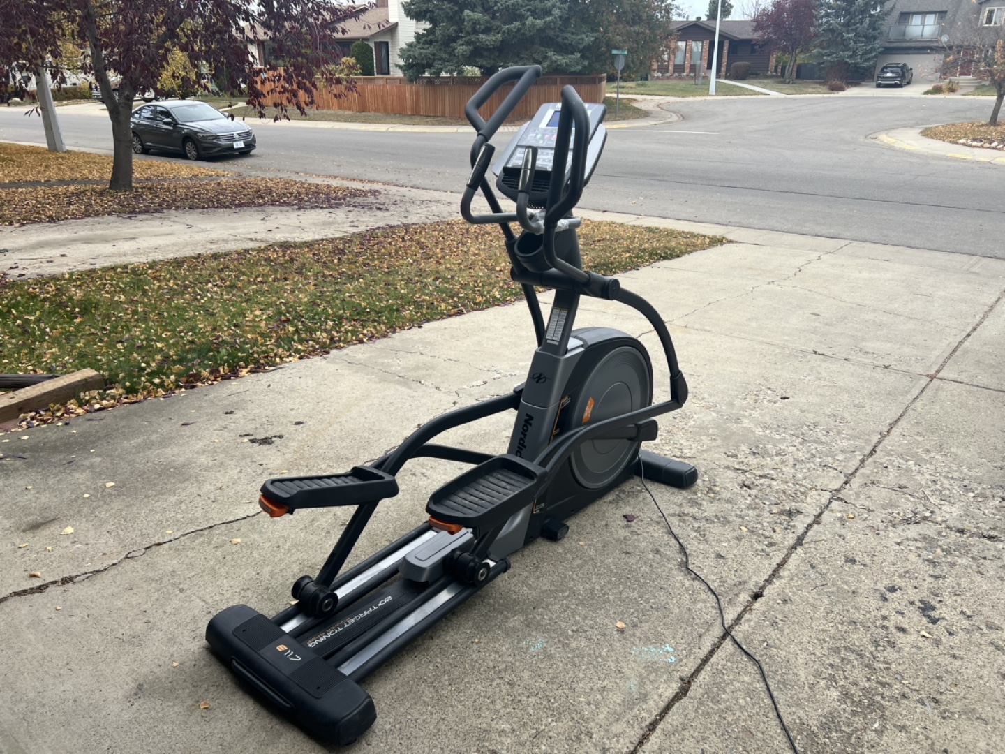 NordicTrack Elliptical 11.7 - Excellent Condition - photo 3
