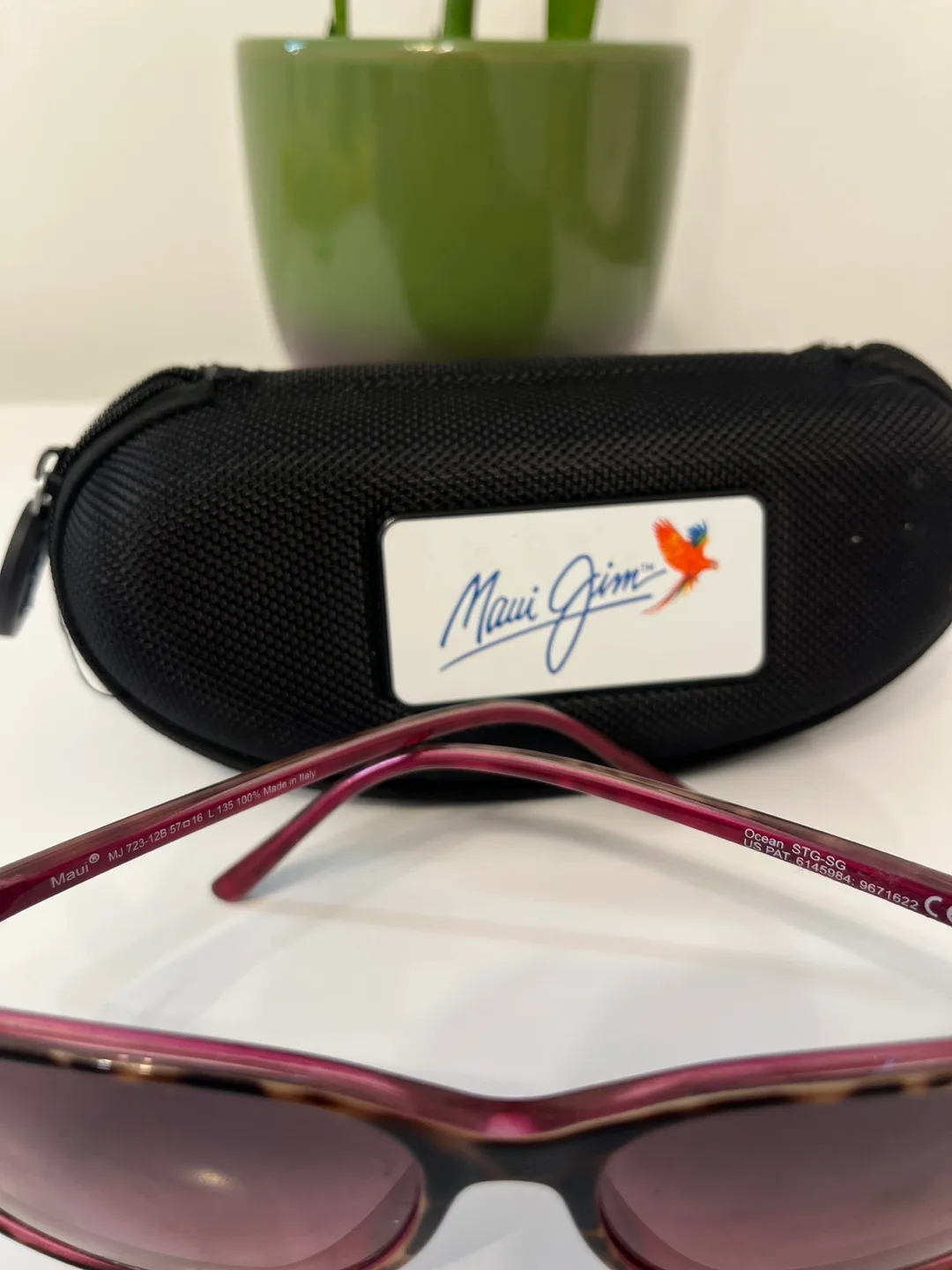Maui Jim Sunglasses with Case image indicator(3)