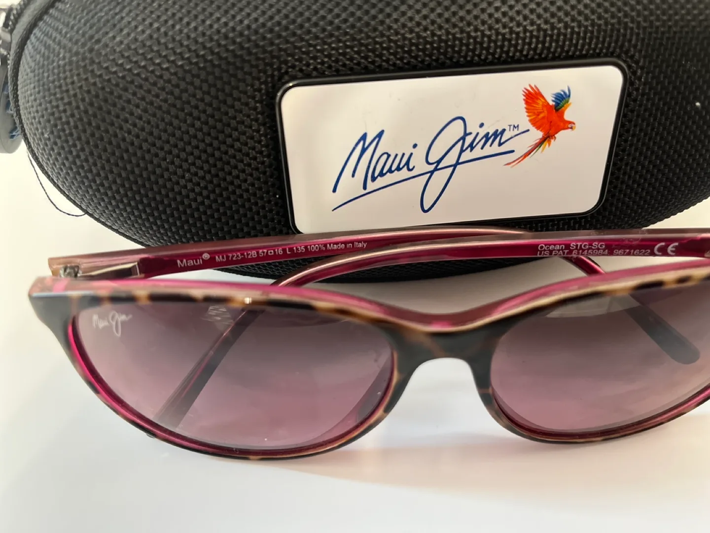 Maui Jim Sunglasses with Case image indicator(4)