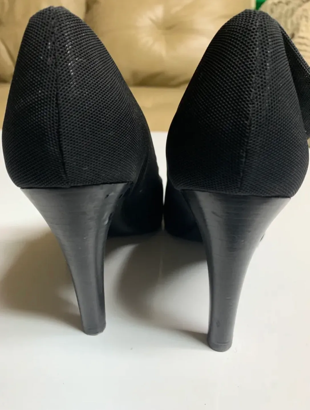 Tahari Nylon Mesh Peep Toe Heels Sz.7.5 image indicator(5)