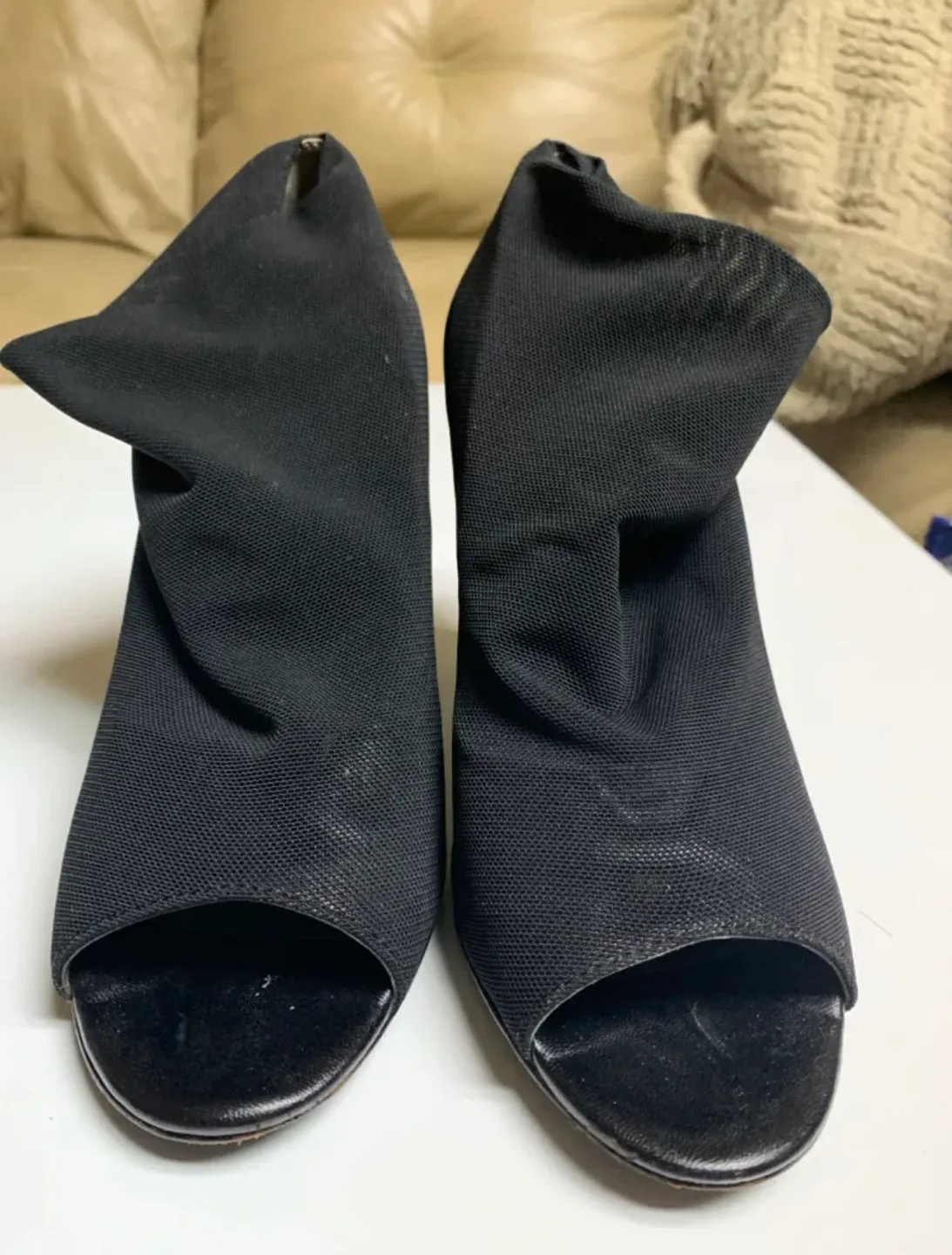 Tahari Nylon Mesh Peep Toe Heels Sz.7.5 image indicator(2)