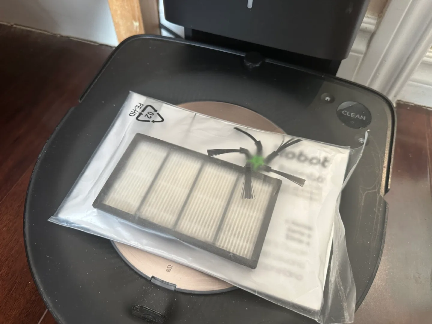 Roomba S9 Plus Robot Vacuum with Self Emptying Base image indicator(2)