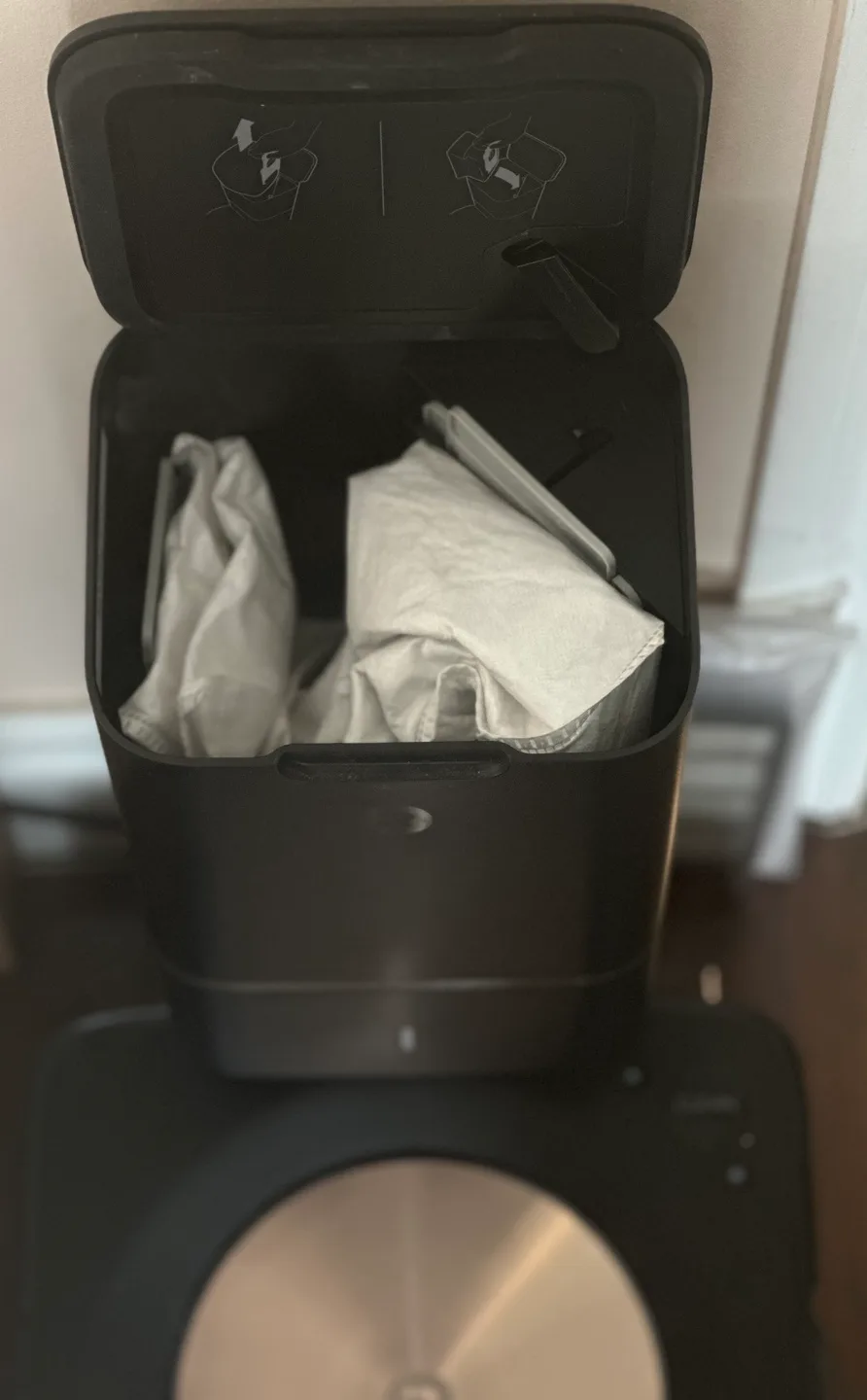 Roomba S9 Plus Robot Vacuum with Self Emptying Base image indicator(3)