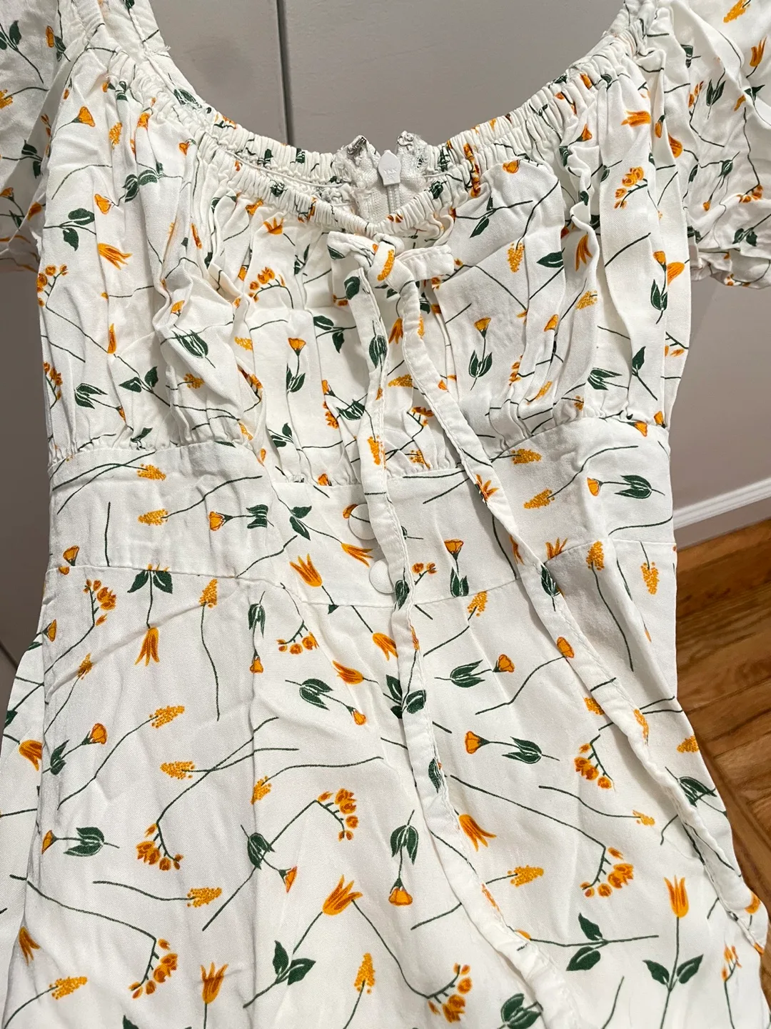 White Floral Puff Sleeve Mini Dress image indicator(2)