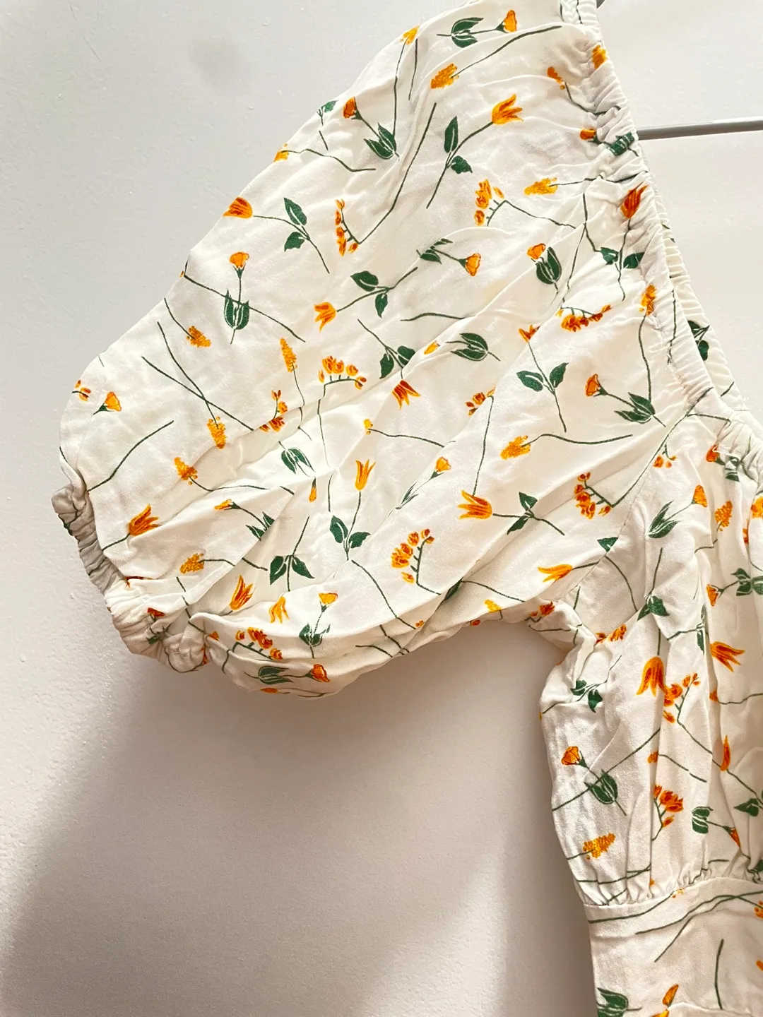 White Floral Puff Sleeve Mini Dress image indicator(3)