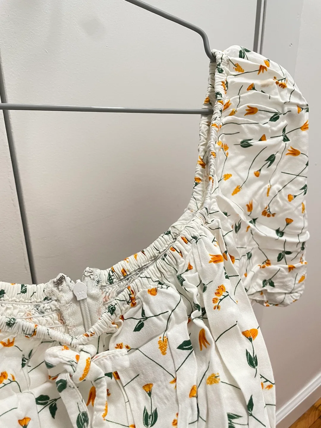 White Floral Puff Sleeve Mini Dress image indicator(4)