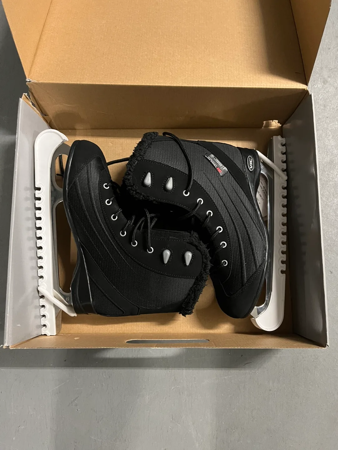 Women's Size 7 Black Figure Skates - Sno Leopard image indicator(2)