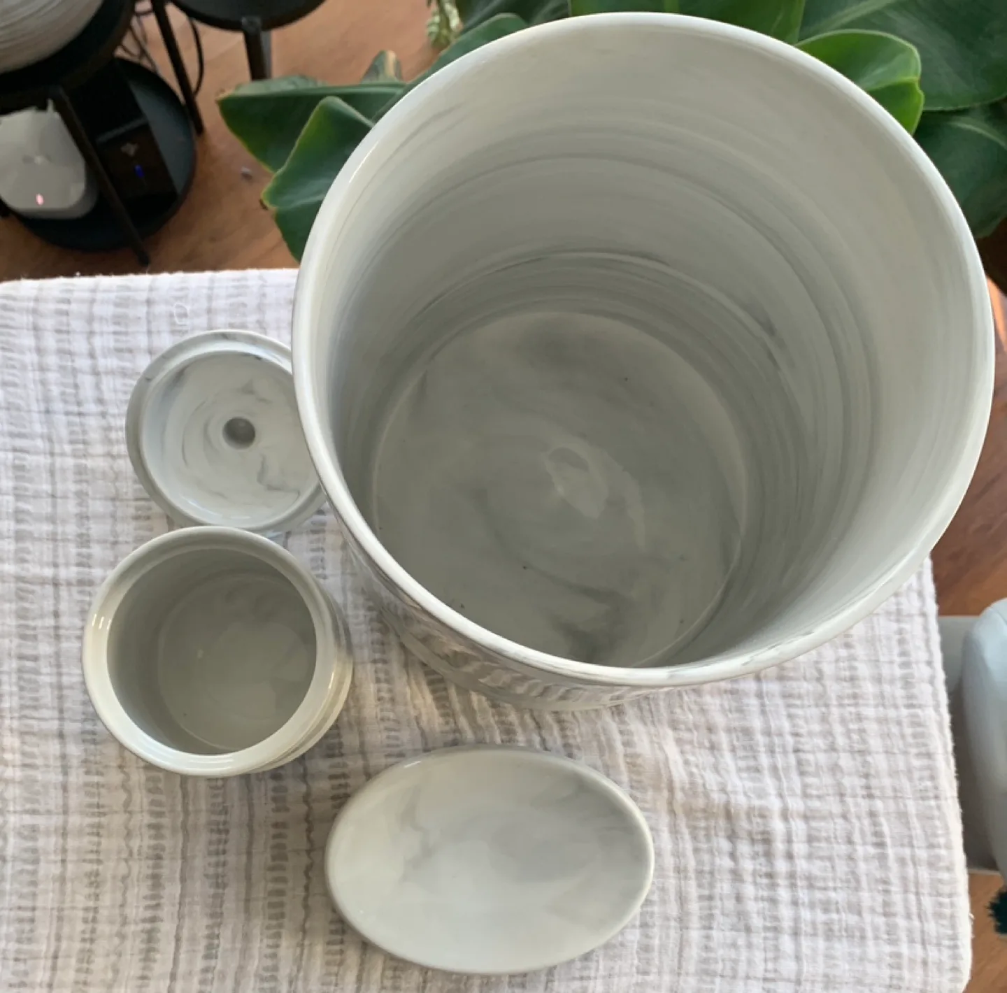 Marble Bathroom Accessories - Grey and White 3 pc set image indicator(3)