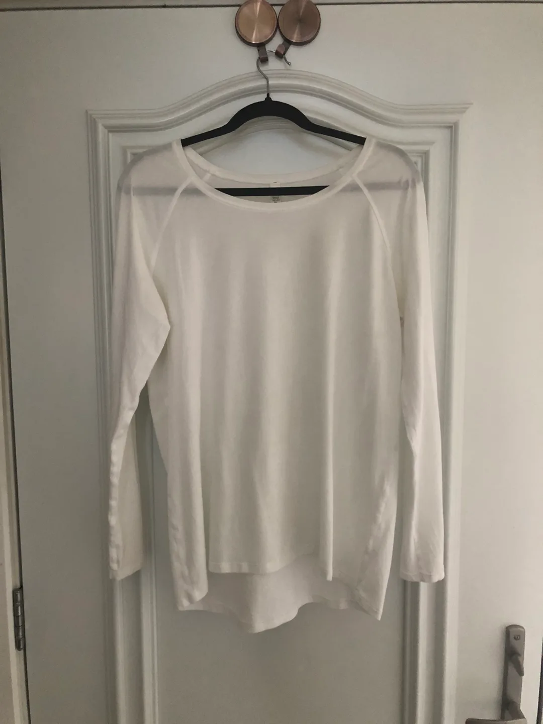 Lululemon White Long-Sleeve Shirt Size 10 image indicator(2)