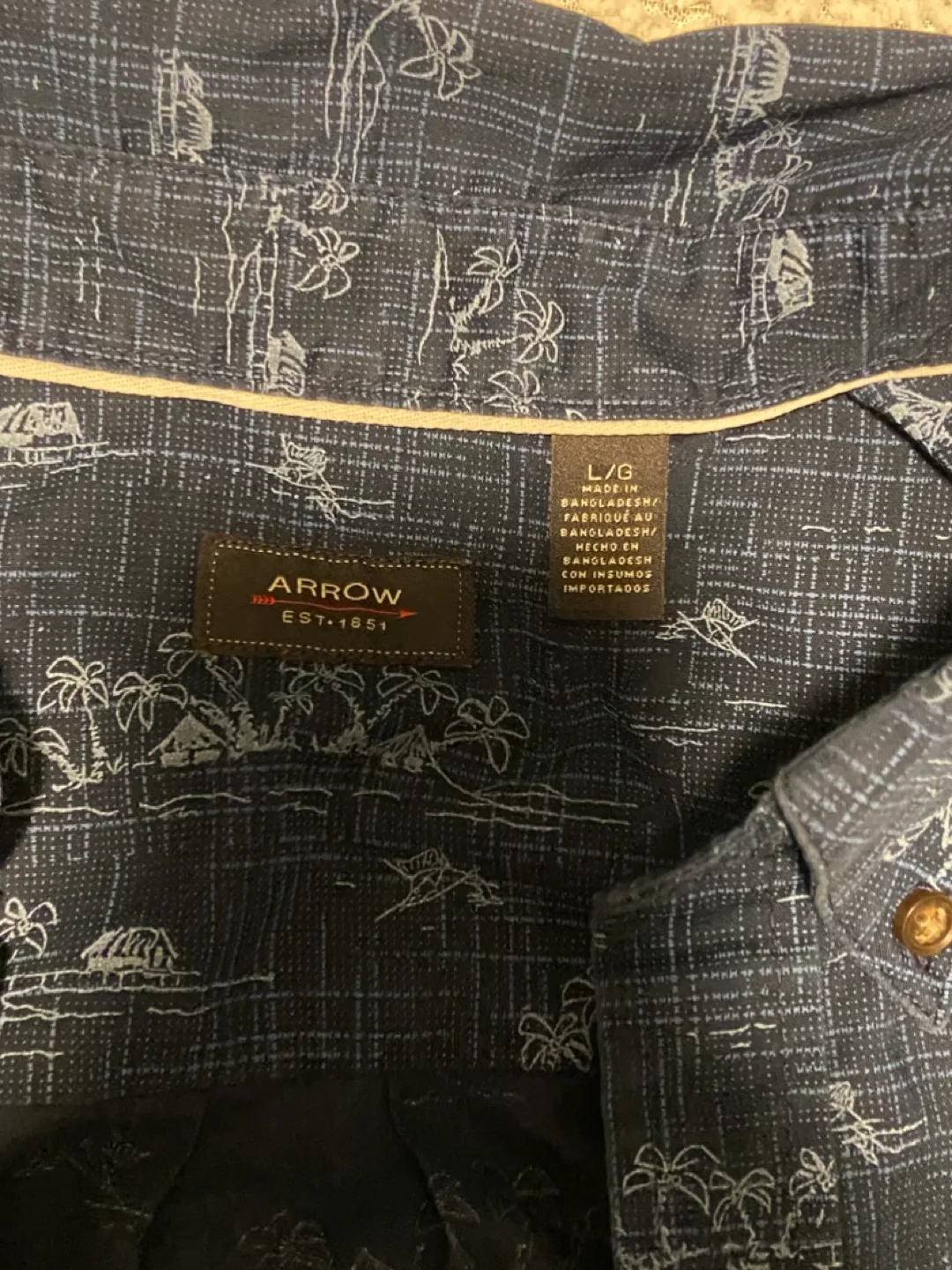 Mens Short Sleeve Button Up Shirt Size Large image indicator(2)