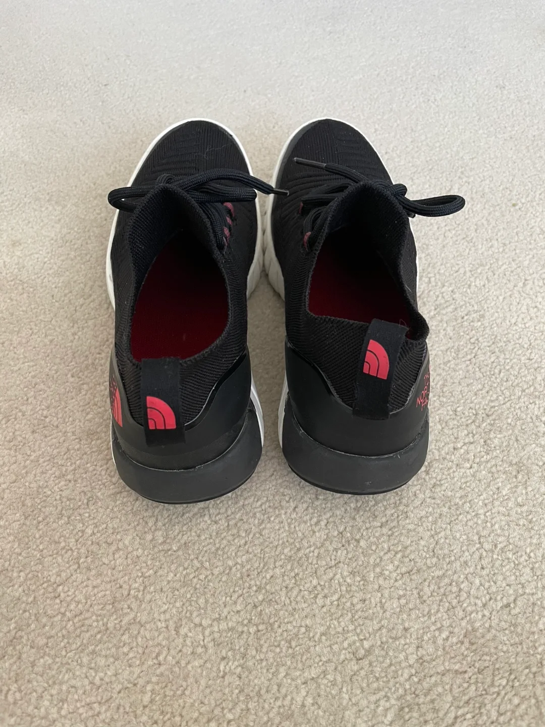Women’s The North Face sneaker size 6.5 image indicator(3)