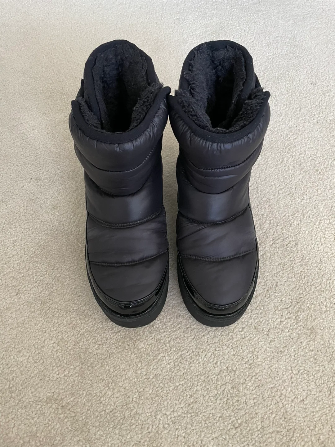 Women’s black boots size 7 image indicator(3)