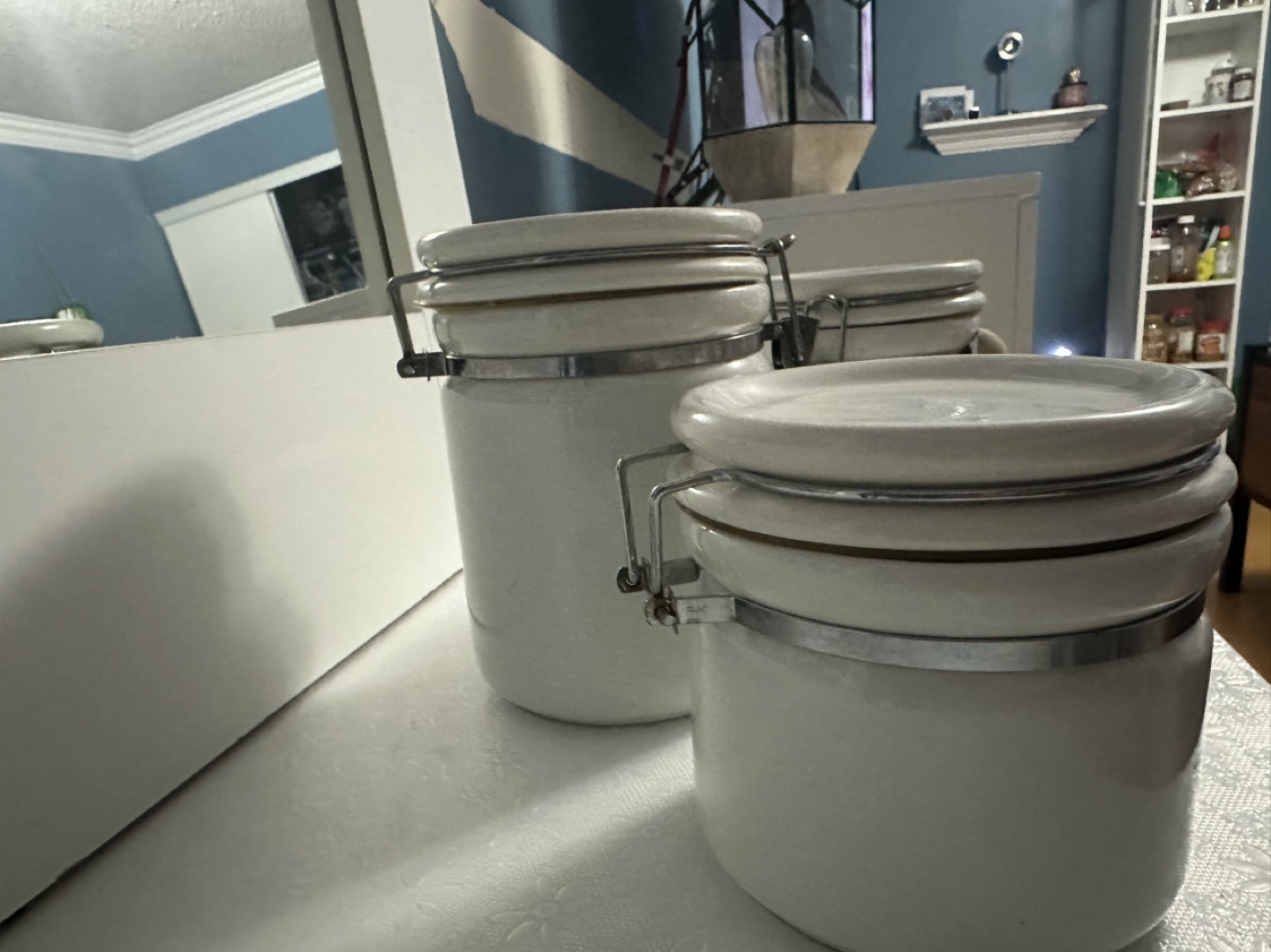 Set of 3 White Ceramic Canisters with Wooden Spoons - photo 2