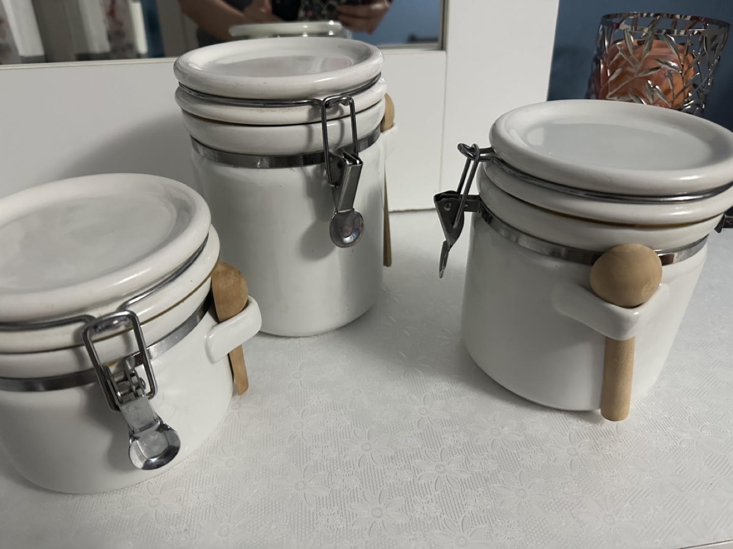 Set of 3 White Ceramic Canisters with Wooden Spoons - photo 3