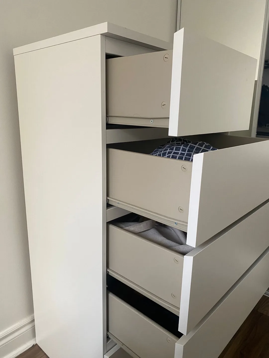 White Four-Drawer Chest image indicator(2)