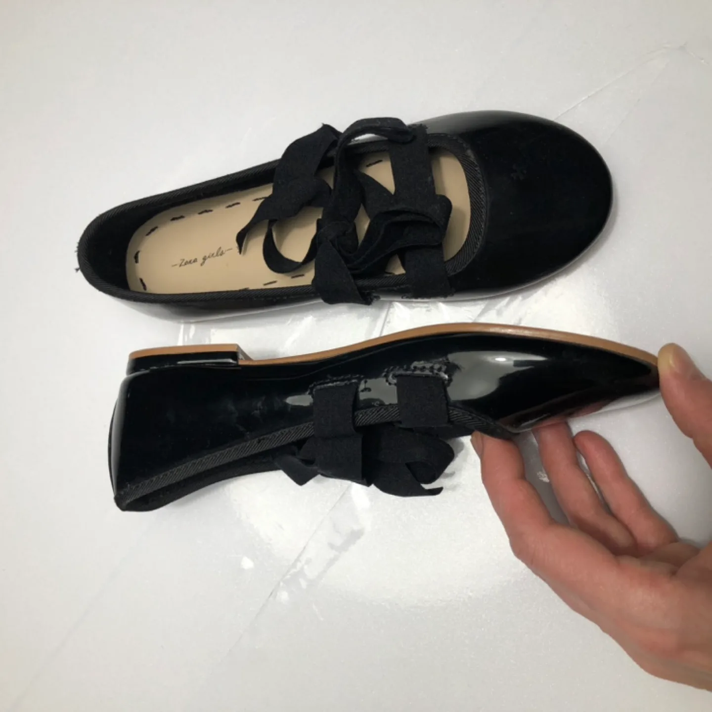 Zara Girls Patent Leather Black Shoes Size 30 image indicator(4)