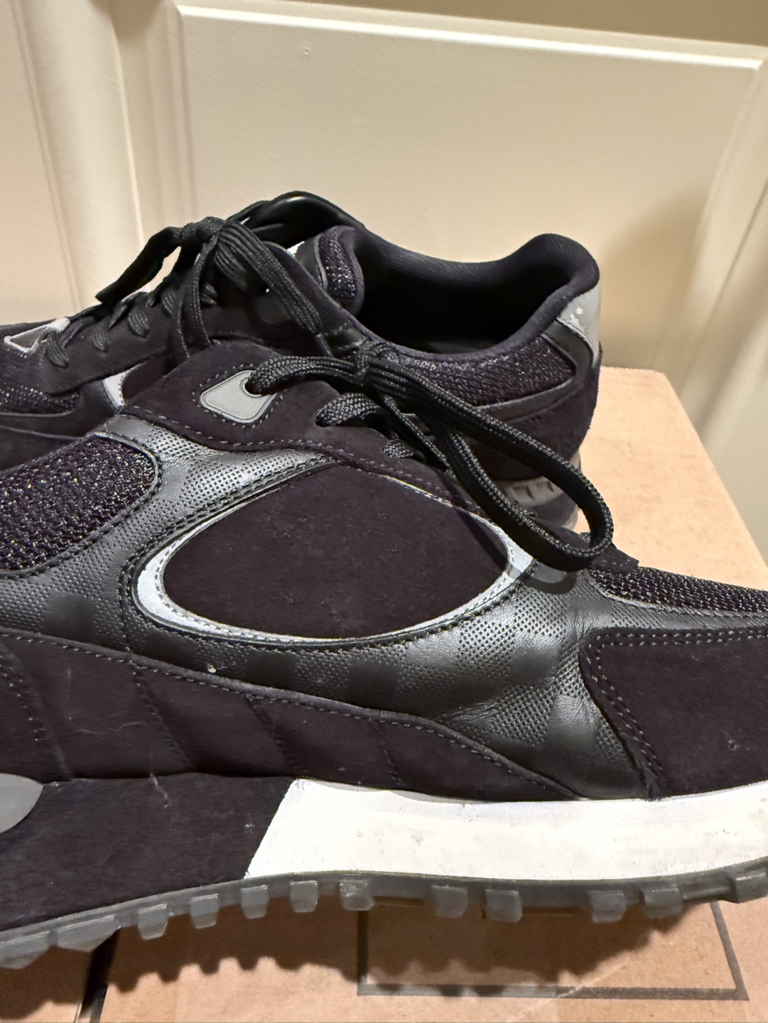 Louis Vuitton Men’s Sneakers - LV (UK) 5.5 / US 6.5 / EU 39.5 - photo 5