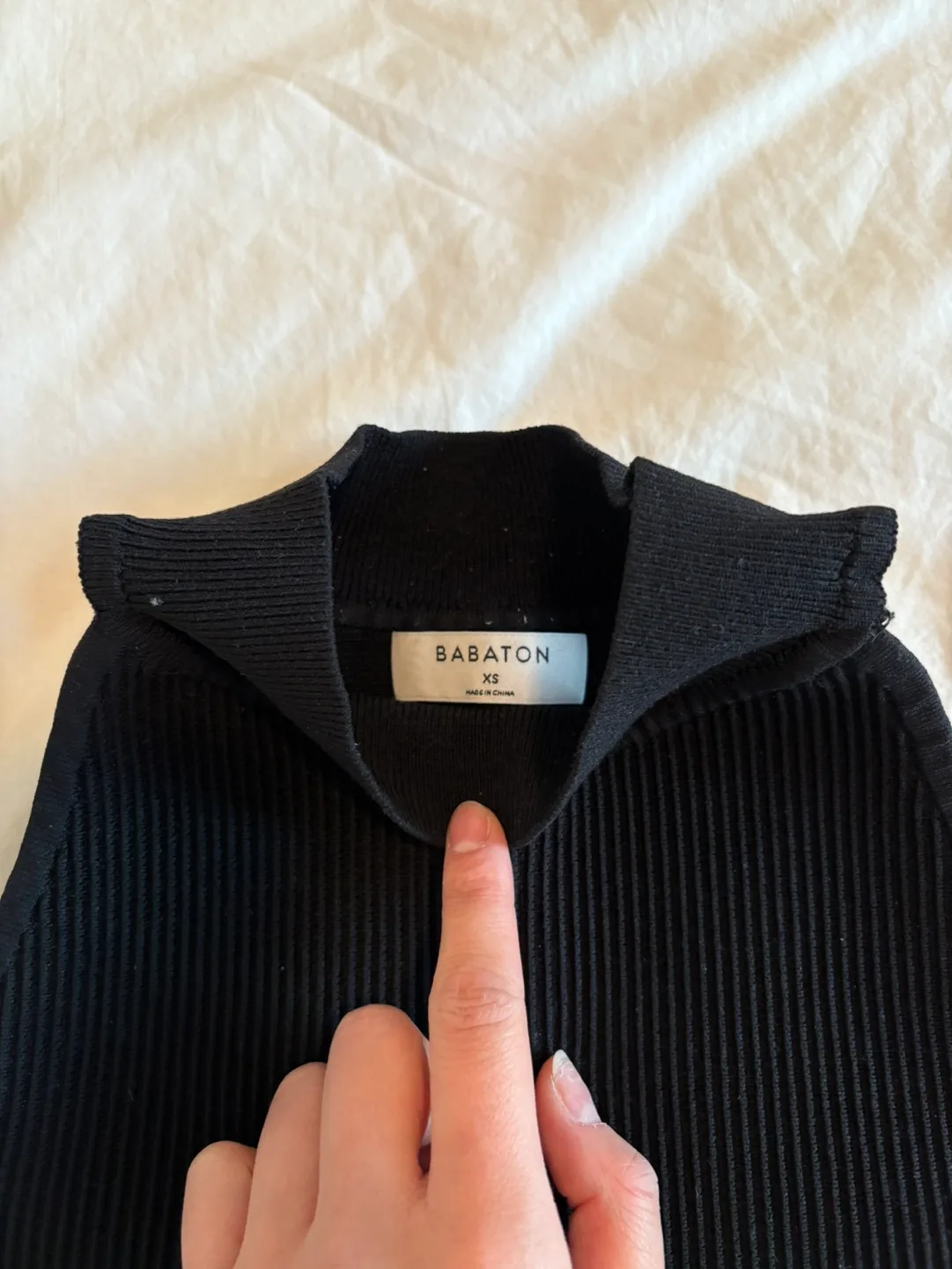 Babaton XSmall Black Ribbed Mock Neck Sleeveless Crop Top image indicator(2)