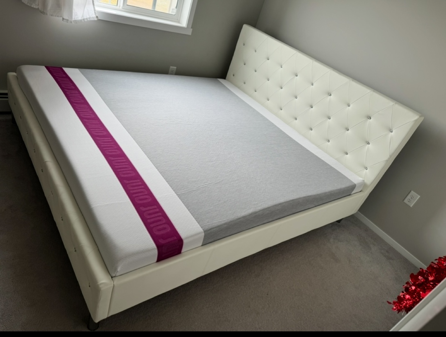 New Beautiful king size bed !!no mattress