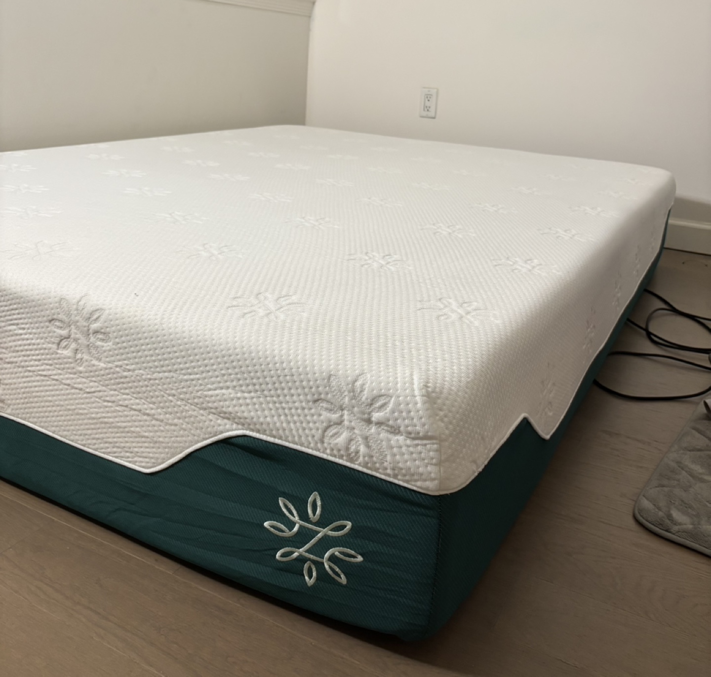 Queen Zinus Ultra Cooling Green Tea Hybrid Mattress - photo 3