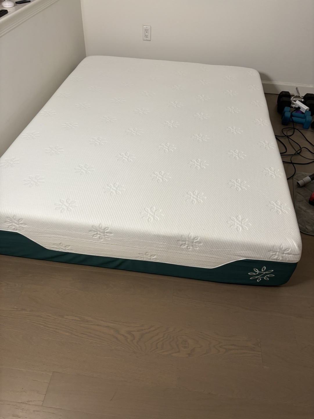 Queen Zinus Ultra Cooling Green Tea Hybrid Mattress