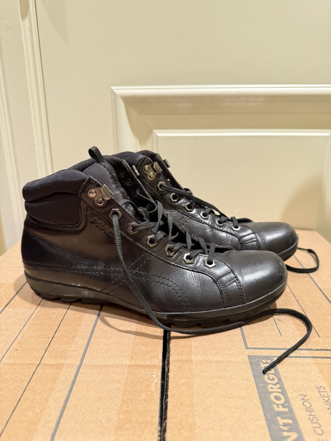 Prada Men’s Black Boots Size - 40